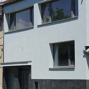 small-apartments-denisa.brnohotels.org/